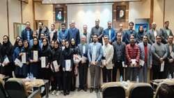 دانش آموختگان و دانشجویان برتر دانشکده فیزیک در آیین قدر تجلیل شدند.
